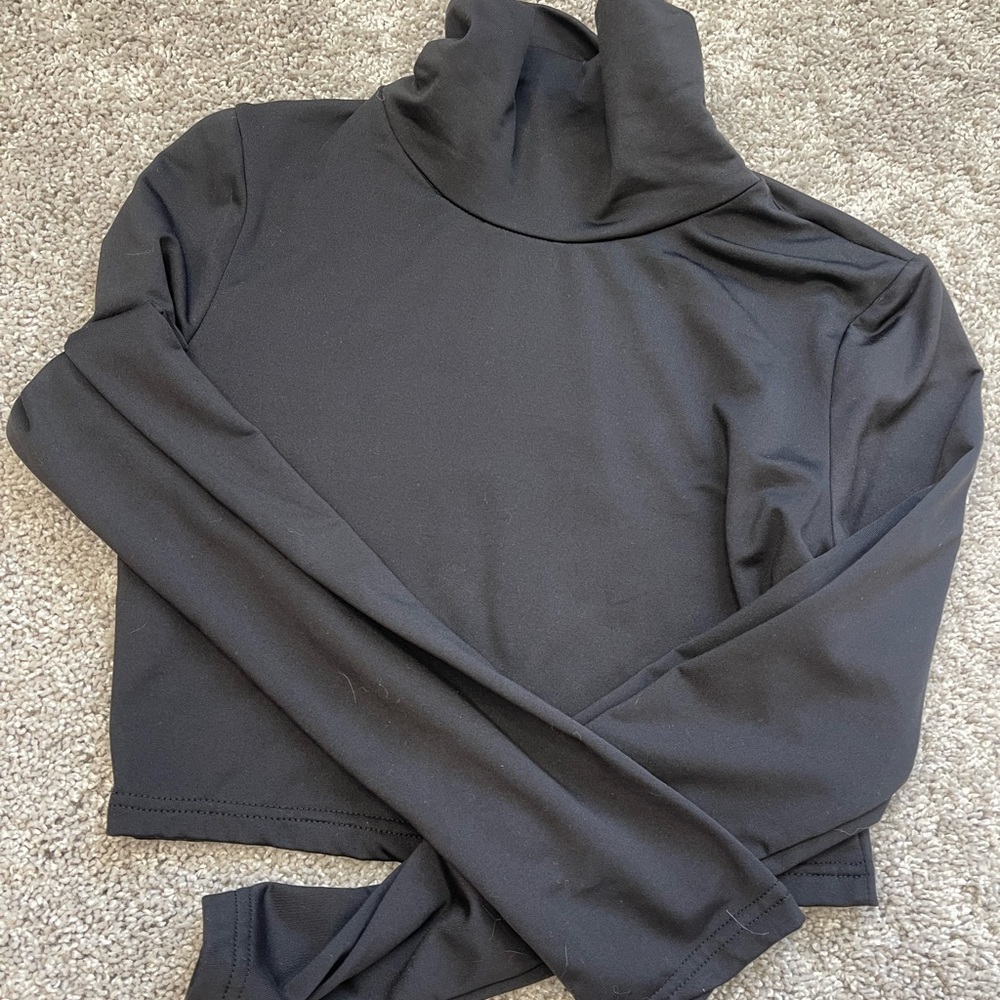 NWOT Fleece Cropped Turtle Neck